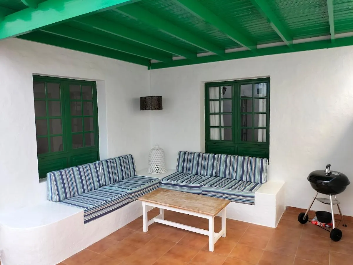 Apartamento Amura En Playa De Las Cucharas contacts